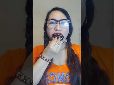 ONE TIME BITE CHOCOLATE DONUT #everyone #crazylady #mukbang #shortsfeed #eating #onebite #challenge