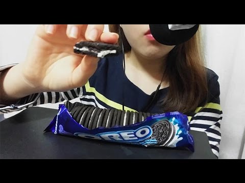 ASMR: Oreo 오레오 이팅사운드 태핑과 먹방  Korean whispering Eating sounds mukbang