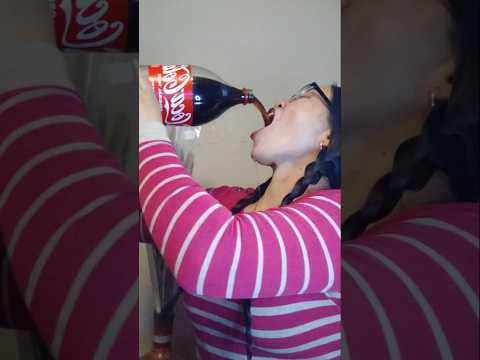 RIGHT WAY TO DRINK COKE#everyone #food #shortsfeed #challenge #drink #coke #funny #crazylady