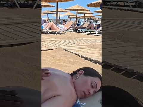 Intenso masaje en la playa #relax #massage #beach