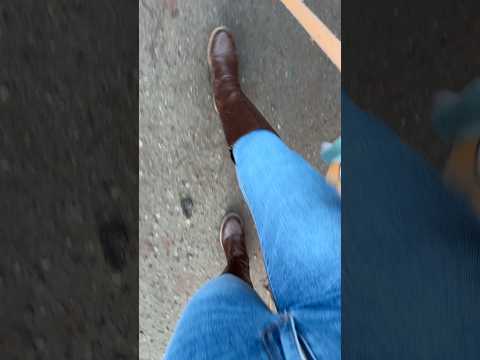 Ich gehe in meiner alten Jeans wa￼ndern ASMR. 😚