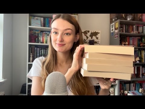 ASMR My Christmas and Winter TBR ❄️☃️ (close whispers and book triggers) 