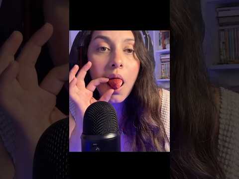 Fresa Liofilizada 🍓 Sabor 7 - Textura 0 ✨#asmr #love #mouthwhisper #food #asmrcommunity #eating
