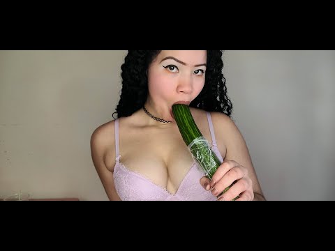 🥒 BIG CUCUMBER ASMR 🥒
