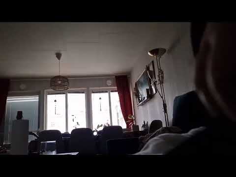 ASMR på Svenska - Gör ljud med fjärrkontroll medans jag upprepar ord.