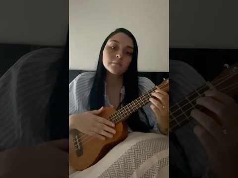 Novo hobby desbloqueado: comecei a tocar ukulele! E já saiu a primeira música — Jackie Tequila! 🍹🎶