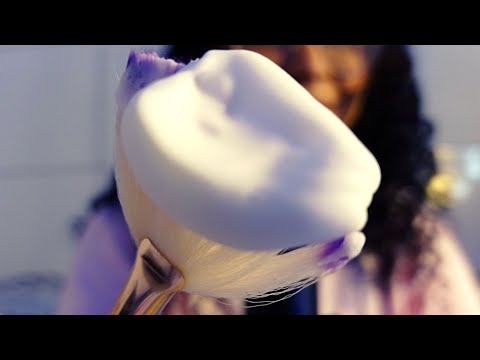 ASMR- CAMERA TOUCHING/Tocando seu rosto e massageando (CREME, ESPUMA,CONTA GOTAS...)