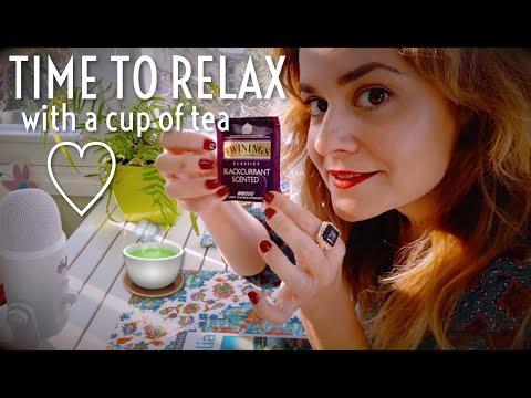 Have a relaxing cup of Tea with me while I show you a guide book of Australia 🐨 ASMR Whispering 🍵