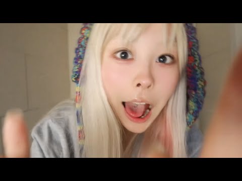 ASMR Weird girl doing your 2mins spit painting