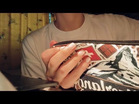 ASMR | WHAT'S IN MY PURSE (PART 1) NO TALKING