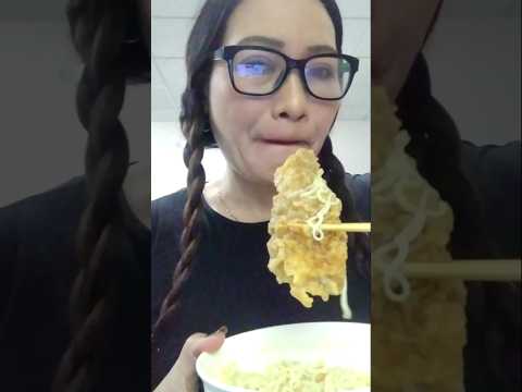 EATING NOODLES WITH CHICKEN #everyone #mukbang #shortsfeed #food #eating