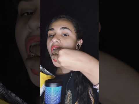 Asmr comendo patata palha #sonsdeboca #asmrvideo #relax #sonsdebocaintenso #asmrfood #shorts #short