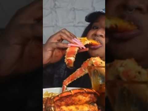 King crab!! With Bloves sauce #asmr #mukbang #foryou #eatingshow #youtubeshorts