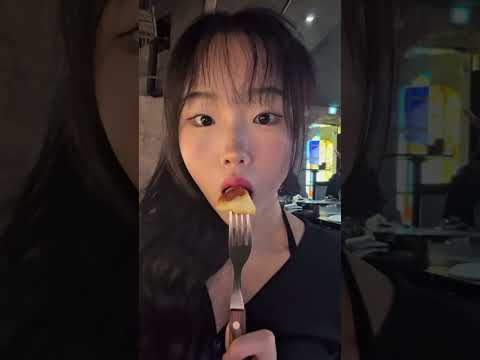 내가 좋아하는 베이글,소금빵,연어 초밥 먹깅🫶 #asmr #먹방 #mukbang #일상 #브이로그 #일상브이로그 #카페투어