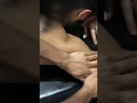 Back Massage ASMR #lahoribarber #backmassage #massagetherapy #loudbackcracking #relaxingmassage