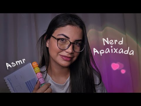 ASMR ROLEPLAY A Nerd da escola é apaixonada por você 💕📚  (voz suave)