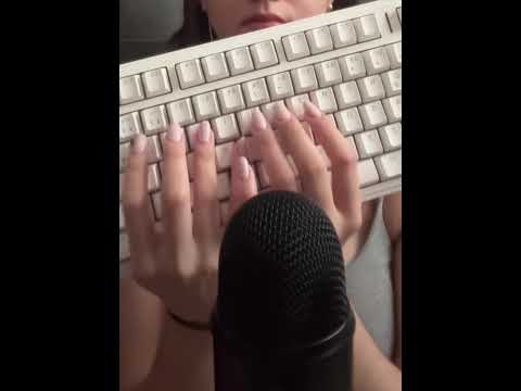 #keyboard #keyboardasmr  #asmrforsleep #relax #asmr #tingles #mouthsounds #tapping #girlyasmr