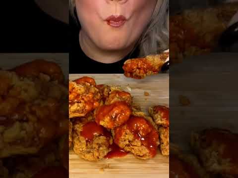 Extremely spicy crunchy KFC wings! 🥵 #shorts #asmr #asmreating #youtubers #kfc