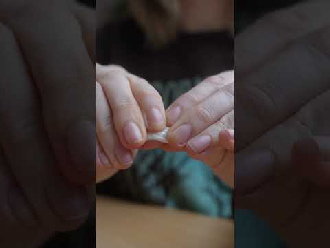 testing my zoom h5studio recorder with some ASMR foam sounds