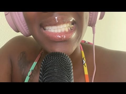 ASMR mic rubs & gum chewing 