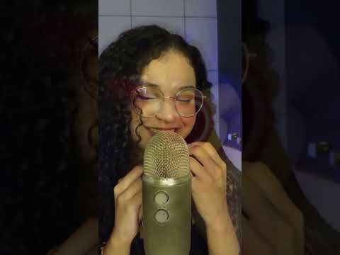 ASMR- Posso passar esse gloss em você?