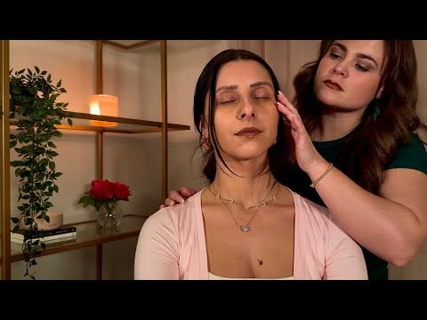 ASMR | Slow Face Tracing, Almost Touching & Gentle Ear Attention on @loisaasmr 