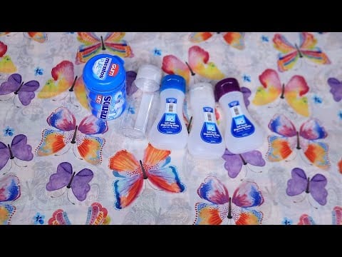 EMPTY PLASTIC CONTAINER TAPPING ASMR CHEWING GUM