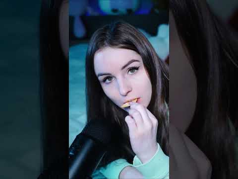 ASMR CRUNCHY FOOD CHEWING MOUTH SOUNDS #asmrshorts #asmrsounds #shortvideo