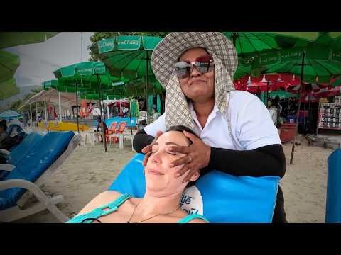 Masaje de cabeza en una playa de Tailandia 🇹🇭