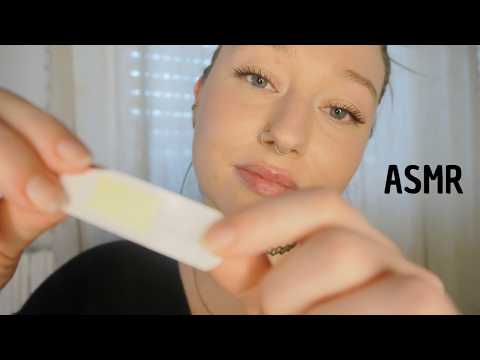 ASMR - [Roleplay] Tu es tombé, je te ramasse et te soigne (Soft spoken)