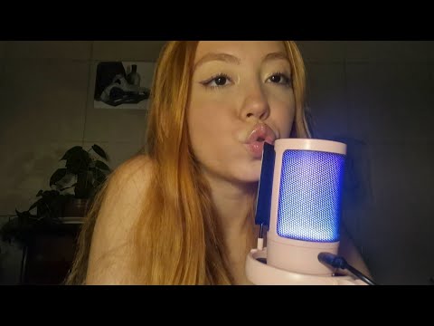 ASMR testando o mic novo com sons de boca, sons de mãos, tapping