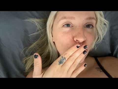 ASMR kisses (i love you ◕⩊◕)