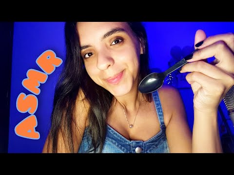 ASMR COM SONS DE COLHER E MUITO MOUTH SOUNDS.