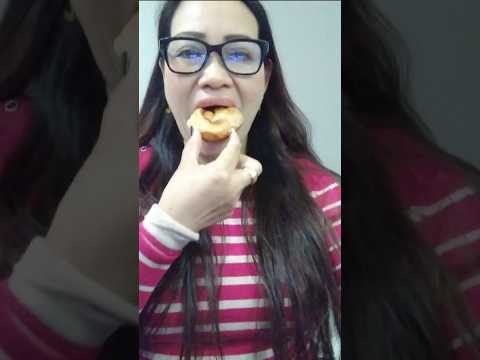 One time bite cinnamon bread# #everyone #mukbang #shortsfeed #bigmouth #onebitechallenge