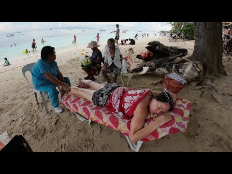 VIEJITA me hace MASAJE SUECO en una PLAYA de FILIPINAS 🇵🇭