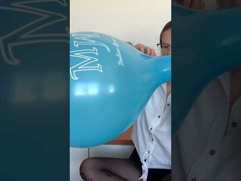 Blue Blue Balloon with the Neck🤭❤️❤️🎈 #asmr #balloon #poppballons #ballongame #blowing