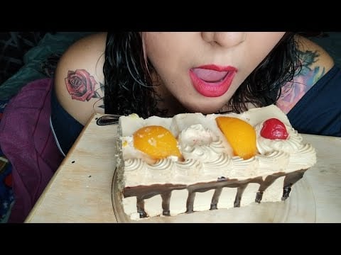 ASMR Comiendo pastel y final con platito 😁