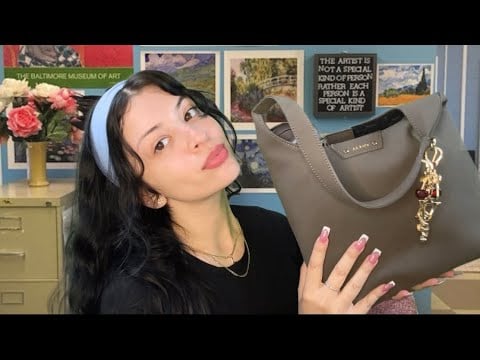 ASMR Girl Behind You In Class Shows You What’s In Her Bag 👜