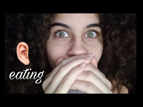 ASMR COMENDO A SUA ORELHA EAR EATING