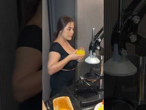 ASMR Squeezing orange Juice 🍊🍊 #relax  #asmr   #visualtingle