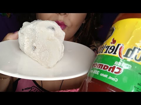 ASMR Comiendo Fruta congelada con tajin y chamoy/ Eating frozen fruit with tajin and chamoy. Soursop