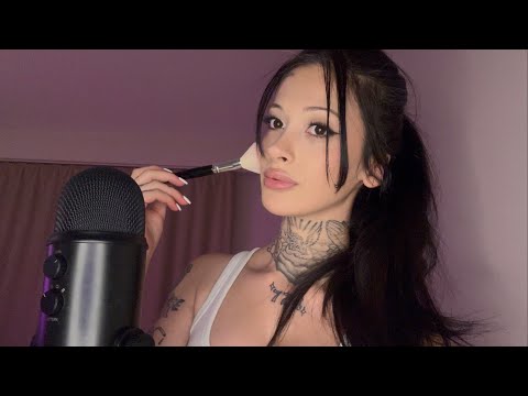 Akasi ASMR kanalı canlı yayında