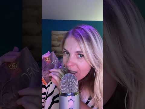 ASMR FR / Je te fais un make up en 1 minute #asmrfr #asmr #shortsasmr