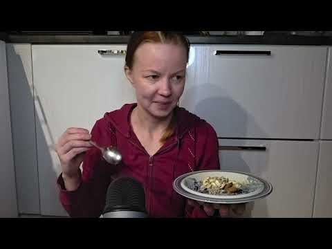 ASMR Suomi - Syödään aamupalaa yhdessä & höpöttelyjä soft spoken