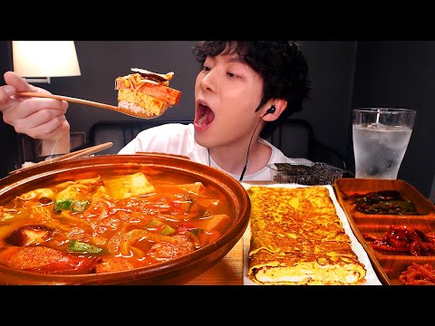 MUKBANG 집밥 한입만 먹방! 얼큰 부대찌개 계란말이 : 스팸, 킬바사 소세지, 버섯, 김치, 파  SPAM STEW, MUSHROOM EATING SOUNDS