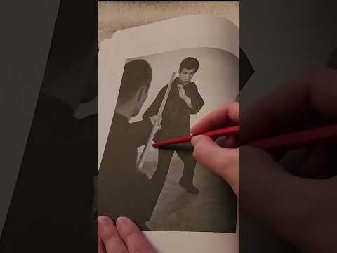 Bruce Lee’s Footwork ASMR 📖🥋