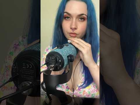 crinkle ASMR 😍 #asmr #asmrcrinkles #crinkles #crinklesounds #micrubbing