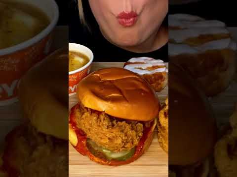 Popeyes Crunchy Onion Rings #shorts #asmr #asmrsounds #popeyes