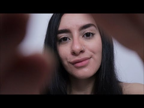 ASMR EN ESPAÑOL - MOVIMIENTOS SUAVES CON LA MANOS Y BROCHITA