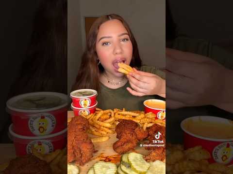 Dave’s Hot Chicken #mukbang #shorts #eatingsounds #kalogerasisters
